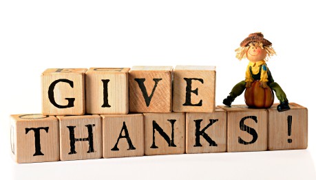 Fall sign that  reads \"Give Thanks.\"