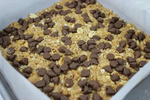 Chocolate chips on top of the peanut butter granola bars.