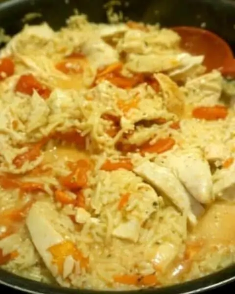 Pot of chicken and rice using Knorr products.