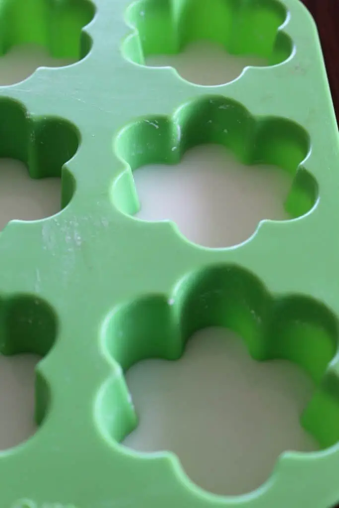Silicone molds for shower smoothers