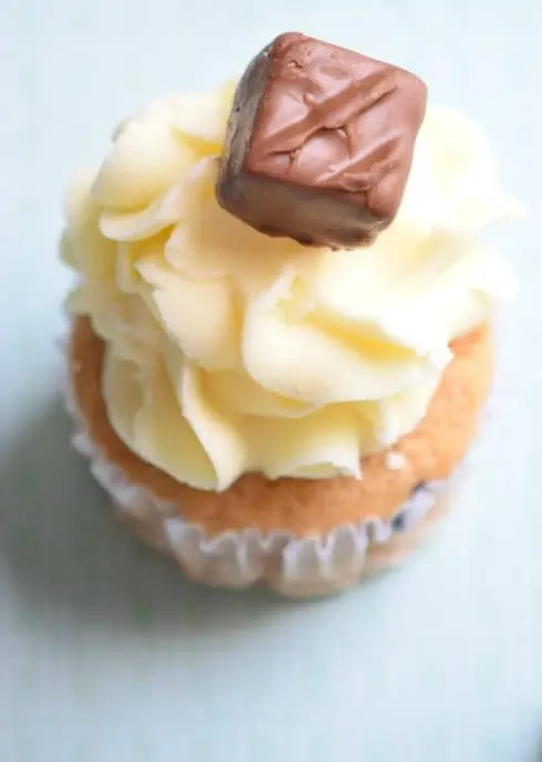 candy bar cupcake