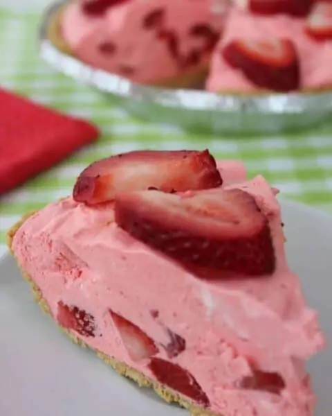 Slice of strawberry cream strawberry slices cake.