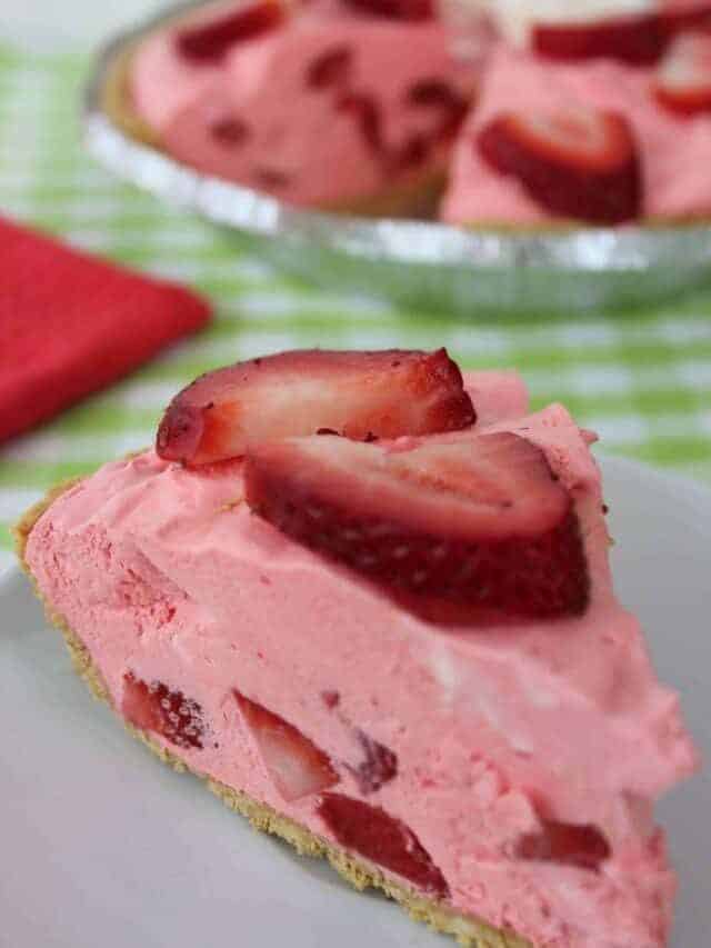 20 Easy Strawberry Desserts Everyone Will Love Story