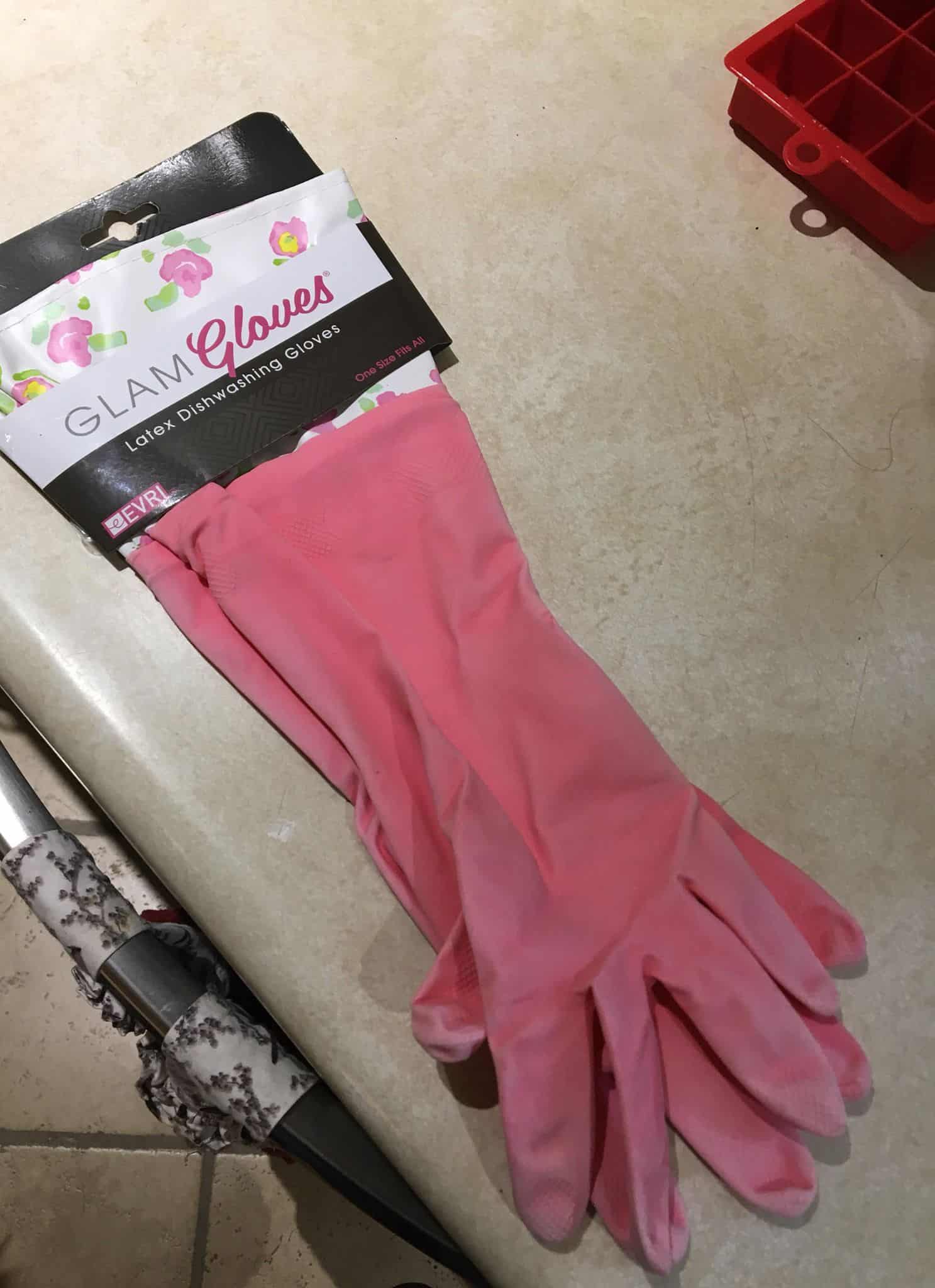 Pink kitchen gloves.