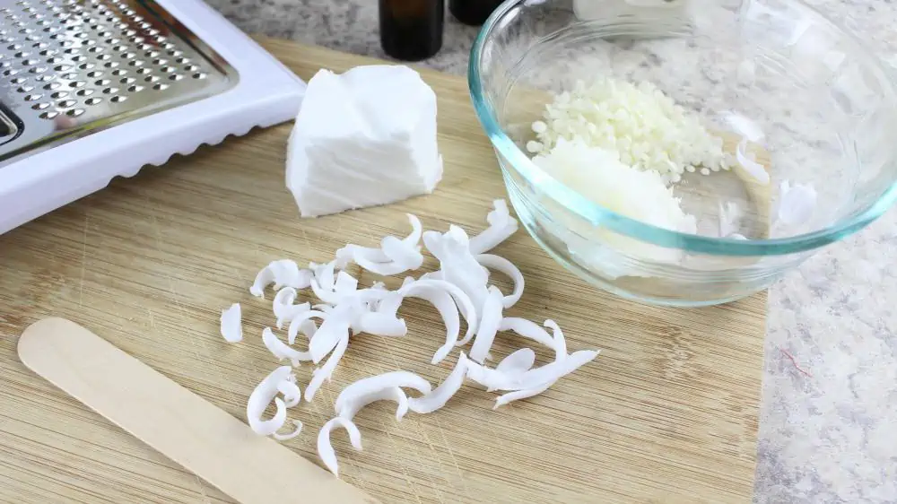 Shredded shea butter to make cuticle cream