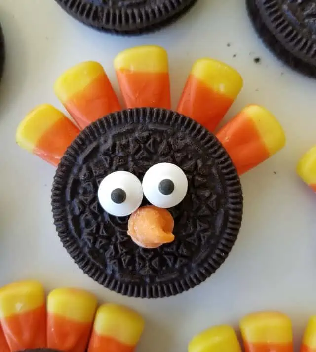 Oreo Candy Corn Turkey using candy corn.