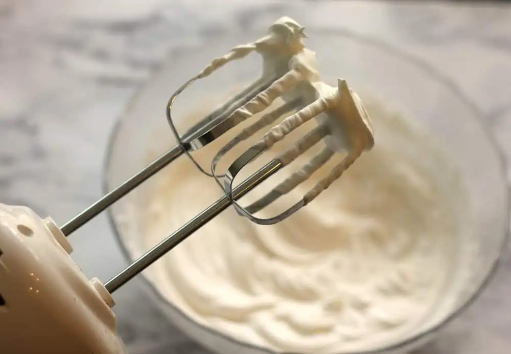 Whip cream mixture for cheesecake recipe. how to make easy cheesecake