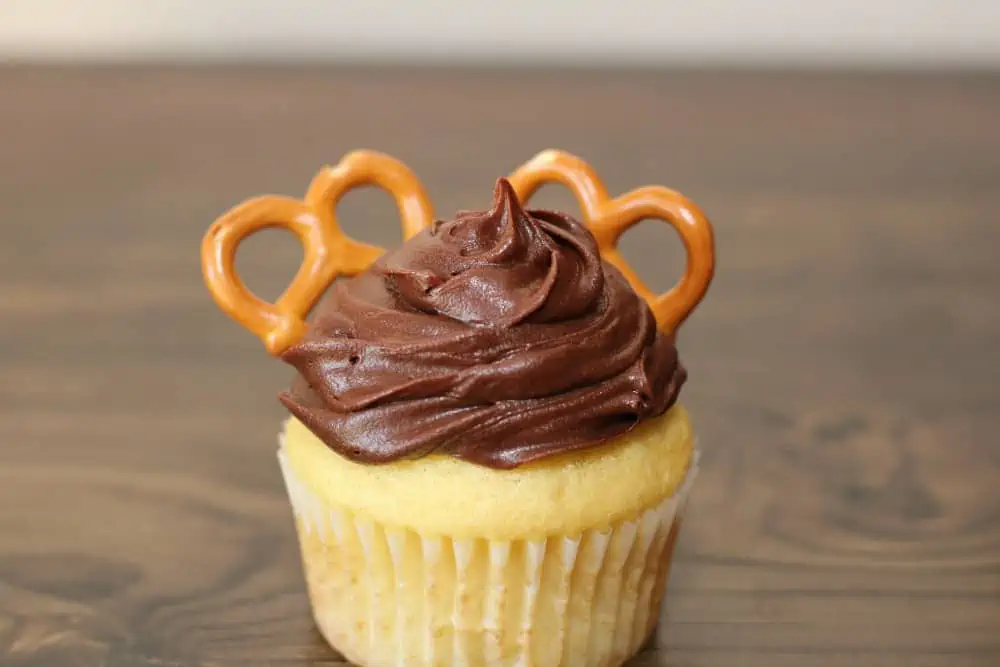 reindeer cupcakes with pretzels