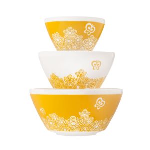 Pyrex vintage charm 3-piece mixing bowl set.