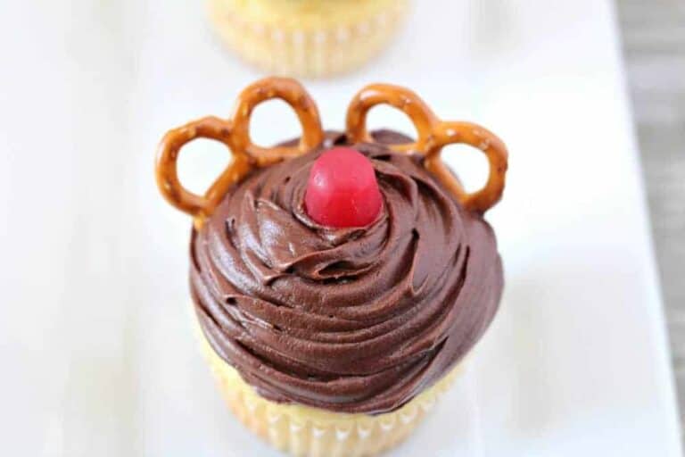 A close up of a coffee cup, with Cupcake