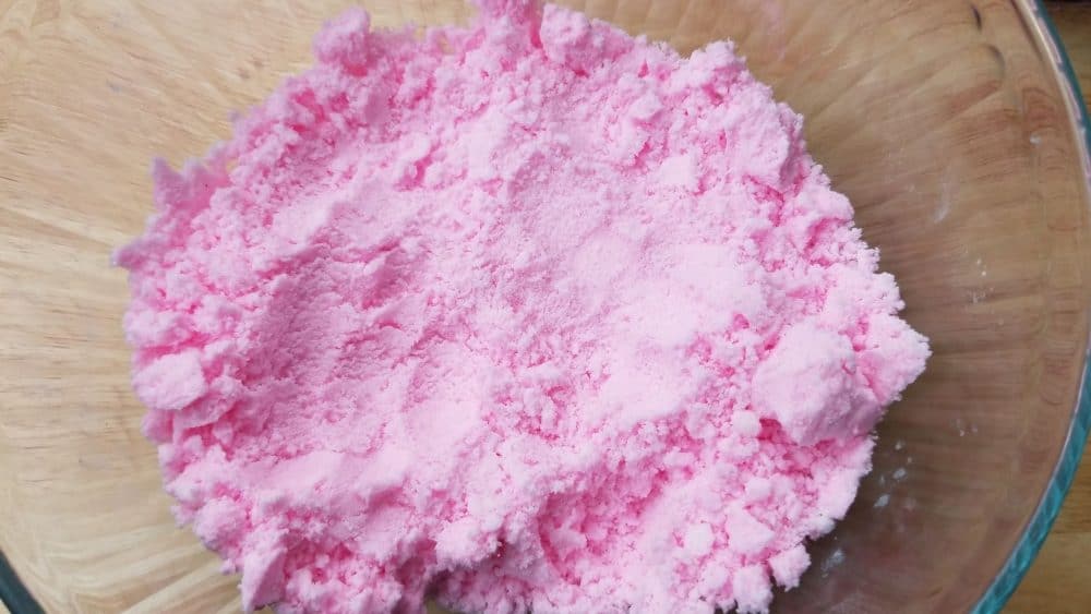 Mix glitter and color into bath bombs.