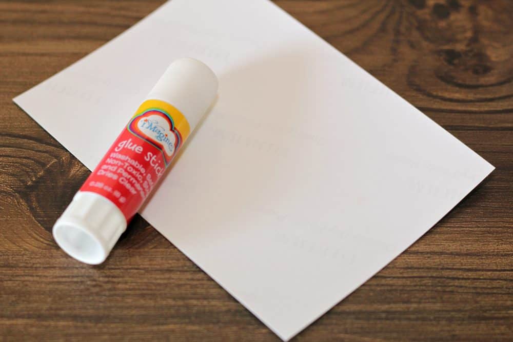 how to make snowman parts with glue and paper.