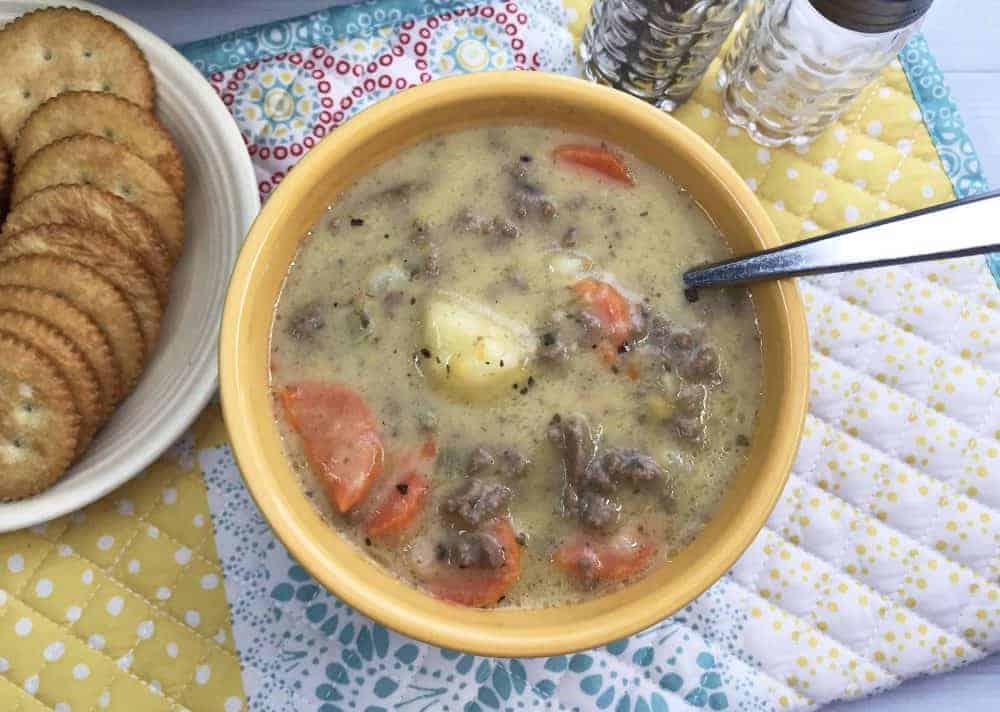 Instant Pot Cheeseburger Soup with crackers.