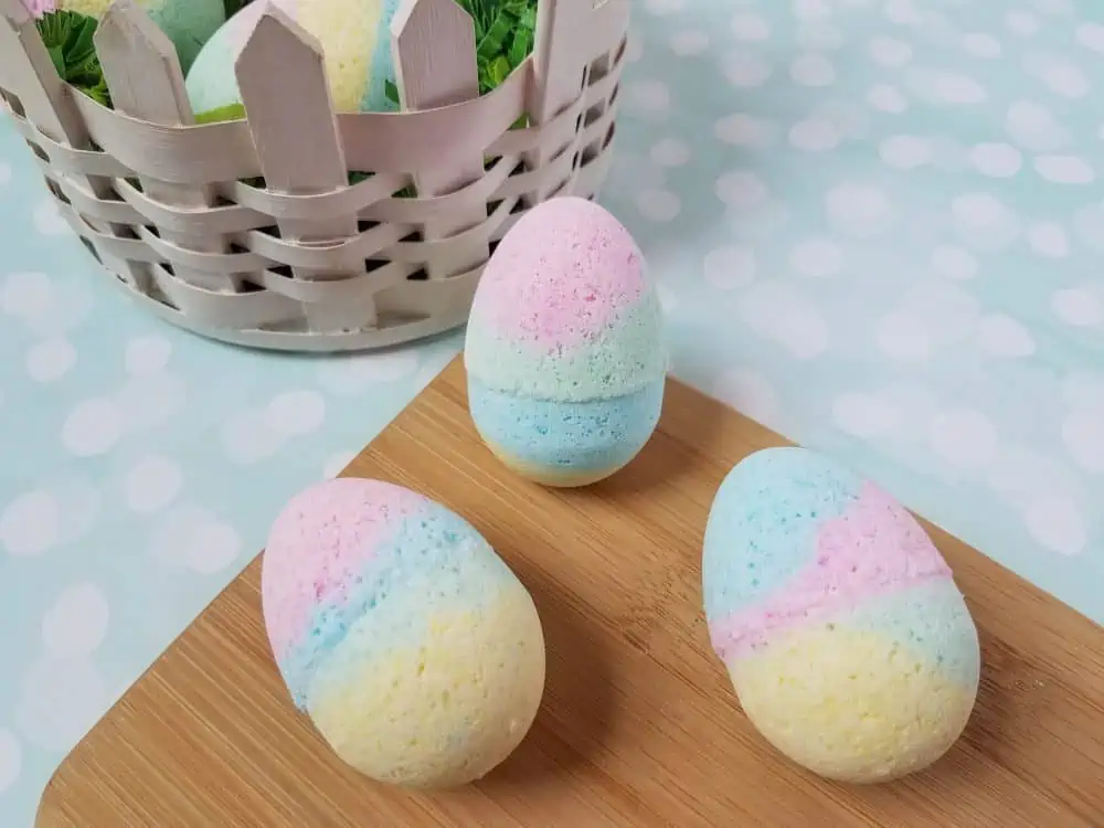 how to make Easter homemade bath bombs