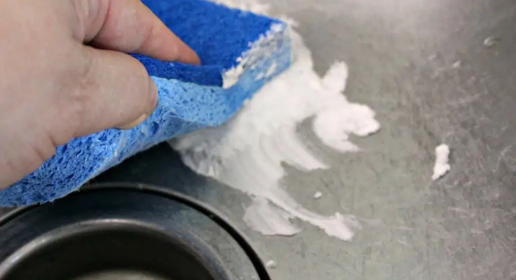how to make soft scrub with baking soda