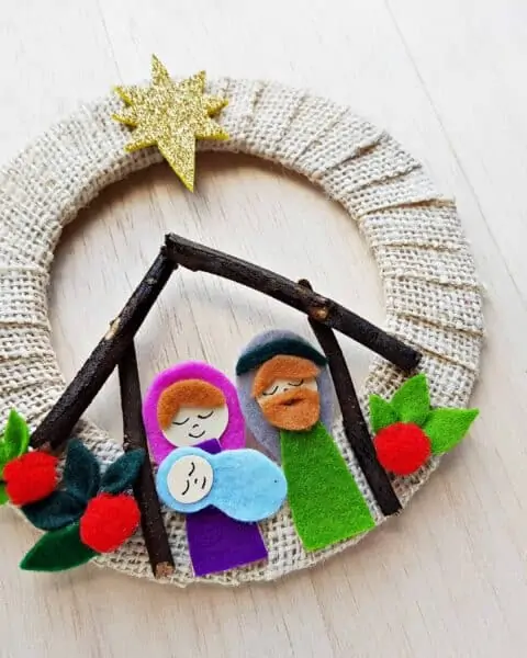 Nativity Scene Wreath Craft made from felt fabric and burlap.