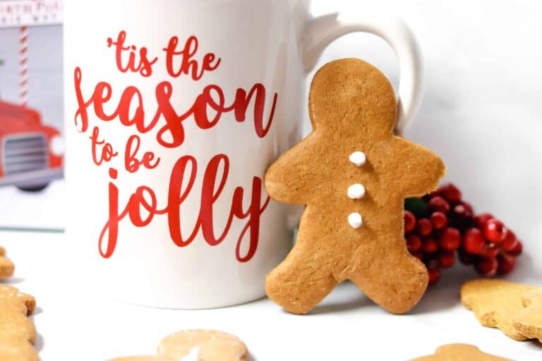 The best recipe for gingersnap cookies with frosting for Christmas.