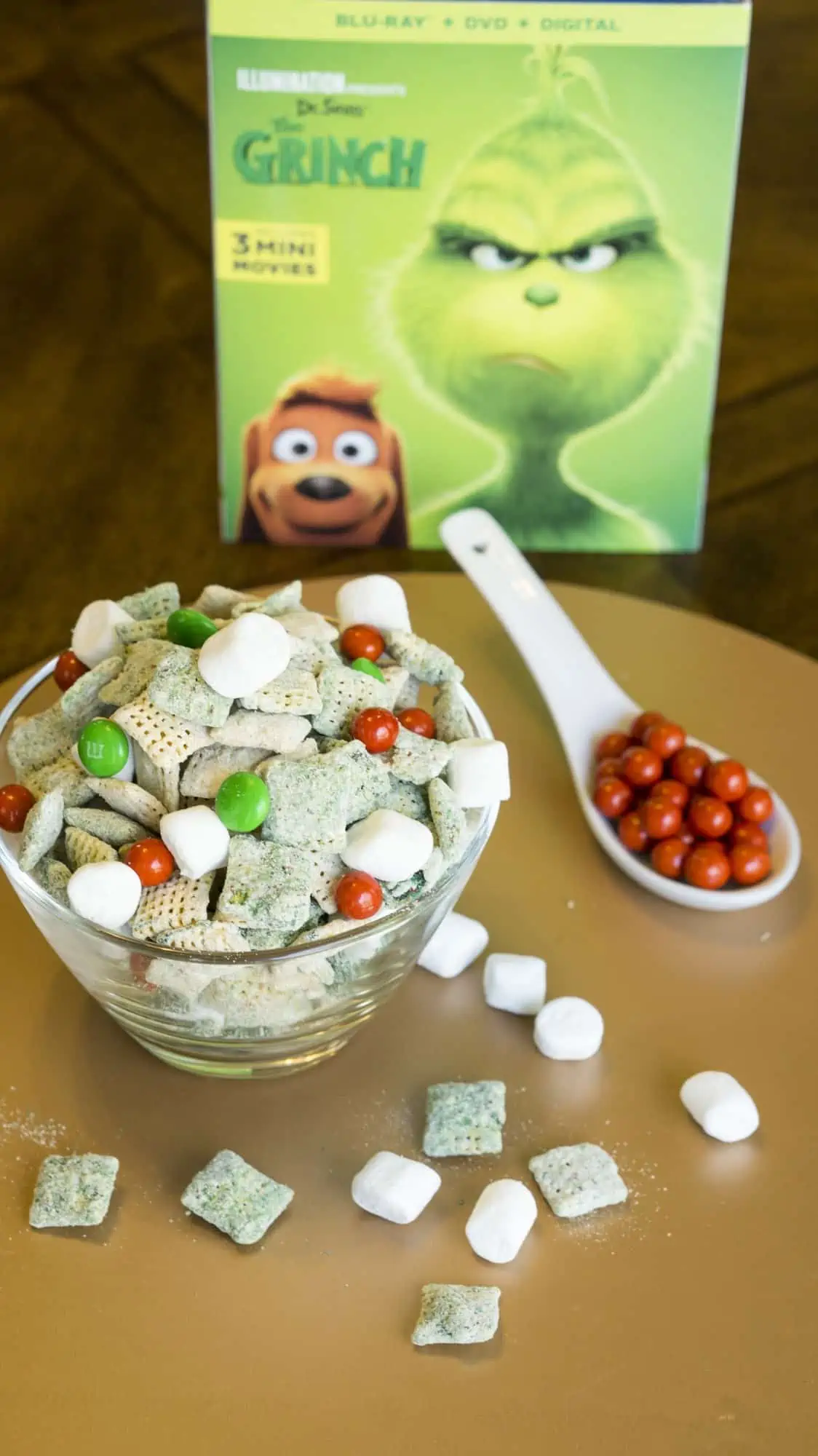The Grinch peanut butter snack mix