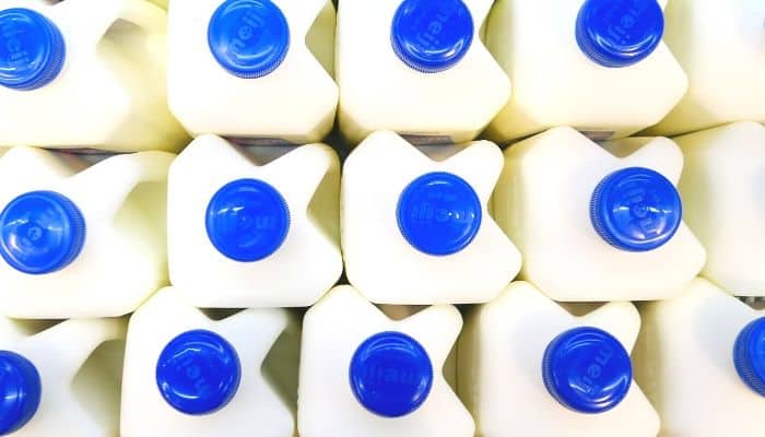 How to freeze milk to make it last longer.