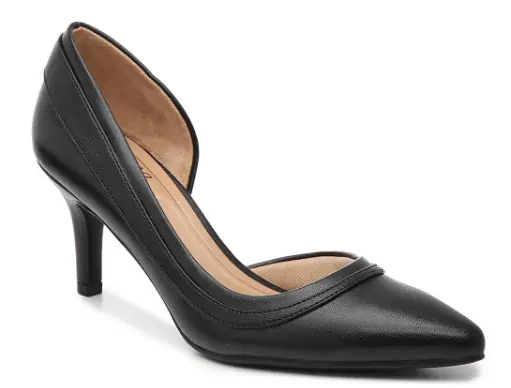 Black toned pump heel.
