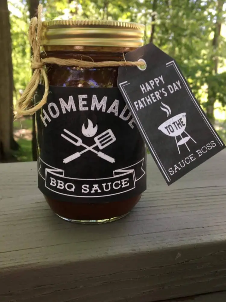 Free Father\'s Day printable label for homemade BBQ and label for being the \"sauce boss.\"