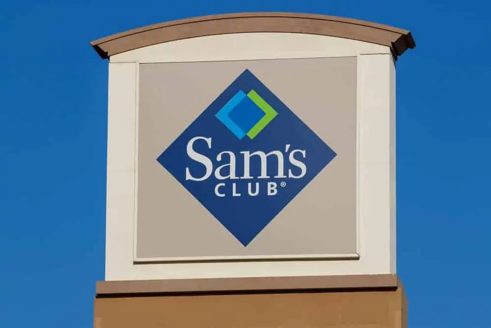 Sam's club storefront sign.