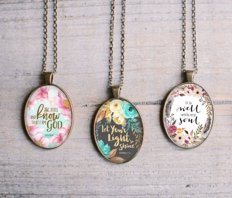 set of three floral pendant neckalces