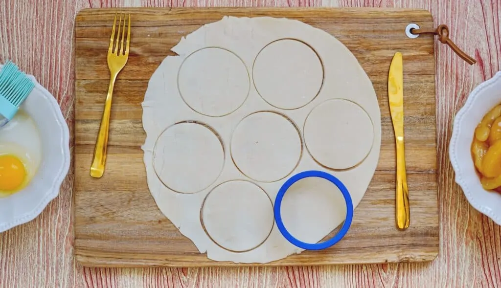 cutting out apple pie crust circles