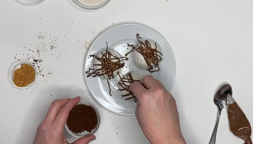 Sprinkle garnishing on top of chocolate to make white chocolate cocoa balls.