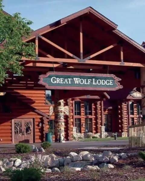 Great Wolf Lodge entrance.