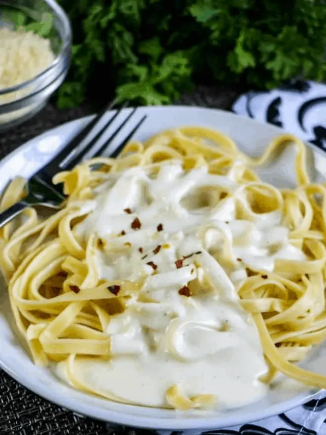 Copycat Olive Garden Garlic Alfredo Sauce