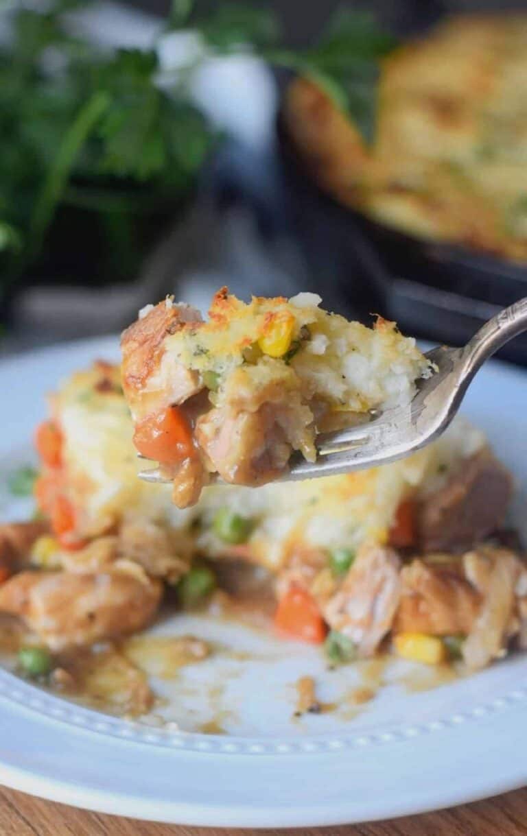 A white plateful of turkey shepherds pie.