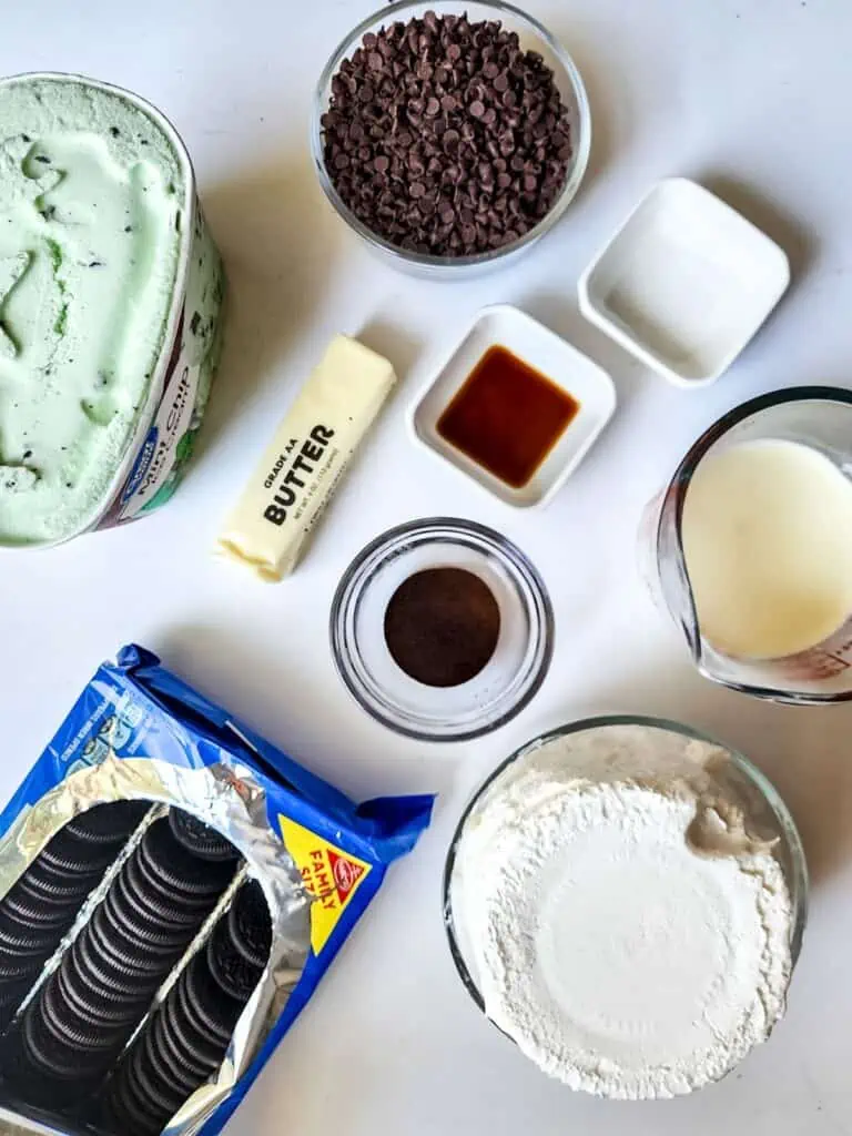 Mint chocolate ice cream cake topped with crushed oreo cookies for a decadent sundae.