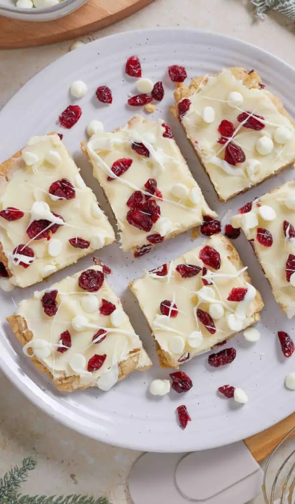 A cranberry bliss bar recipe featuring a delectable combination of cranberries and white chocolate on a plate.