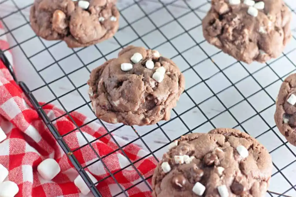 Peppermint hot cocoa cookies on a cooling rack.